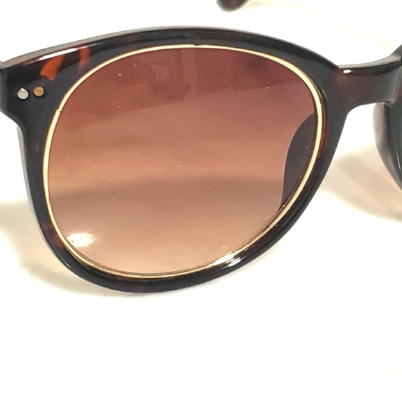 Adrienne Vittadini Sunglasses with Golden Trim - Picture 7 of 9